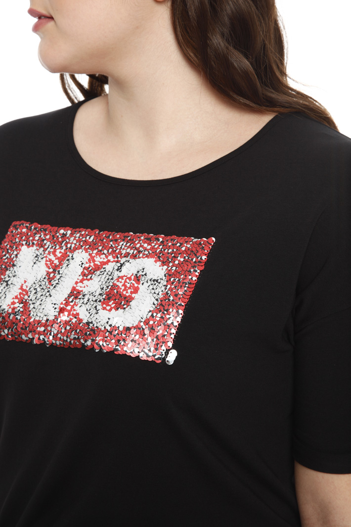 T-shirt con ricamo paillettes Fashion Market T-shirt con ricamo paillettes Fashion Market