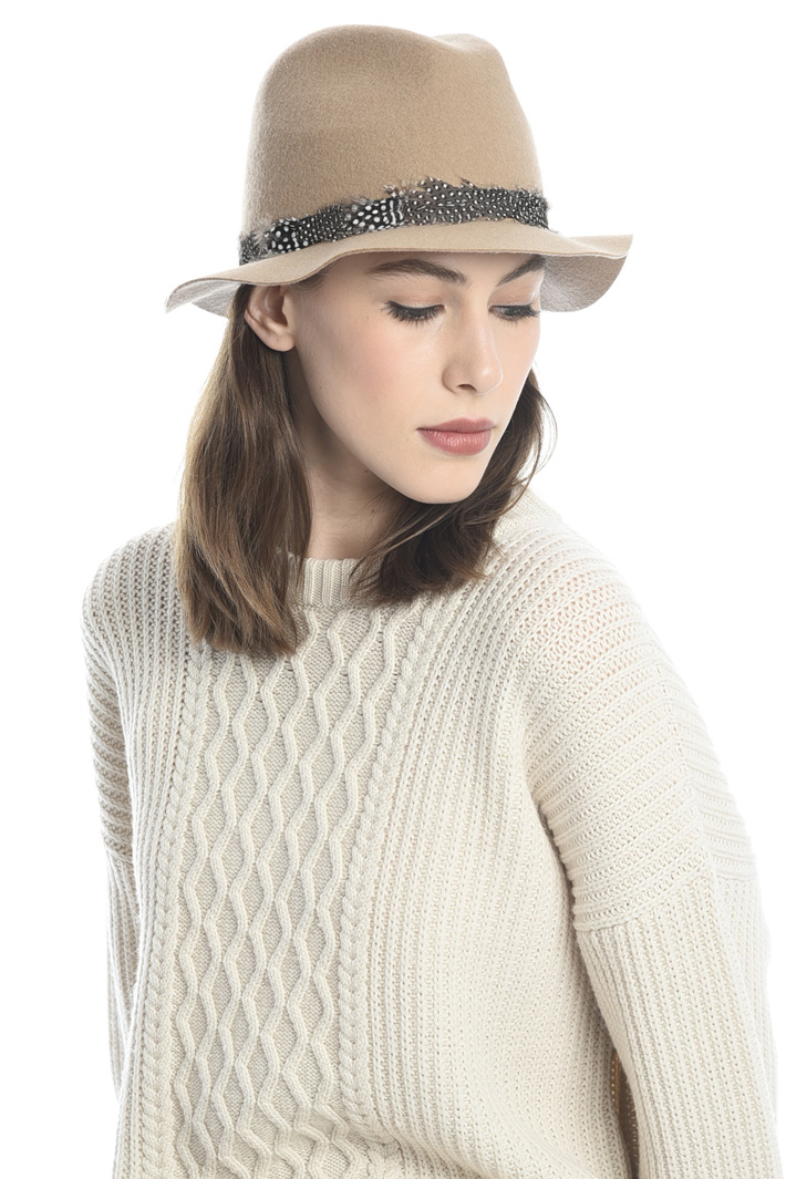 Cappello con piume Fashion Market Cappello con piume Fashion Market