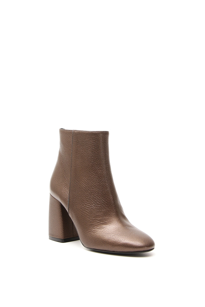 Stivaletto con tacco largo
Fashion Market Stivaletto con tacco largo
Fashion Market