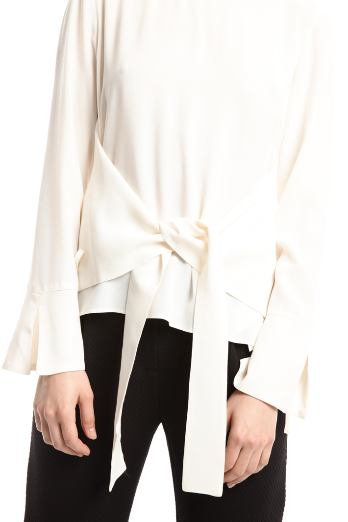 Blusa in marocain con nastri Fashion Market Blusa in marocain con nastri Fashion Market