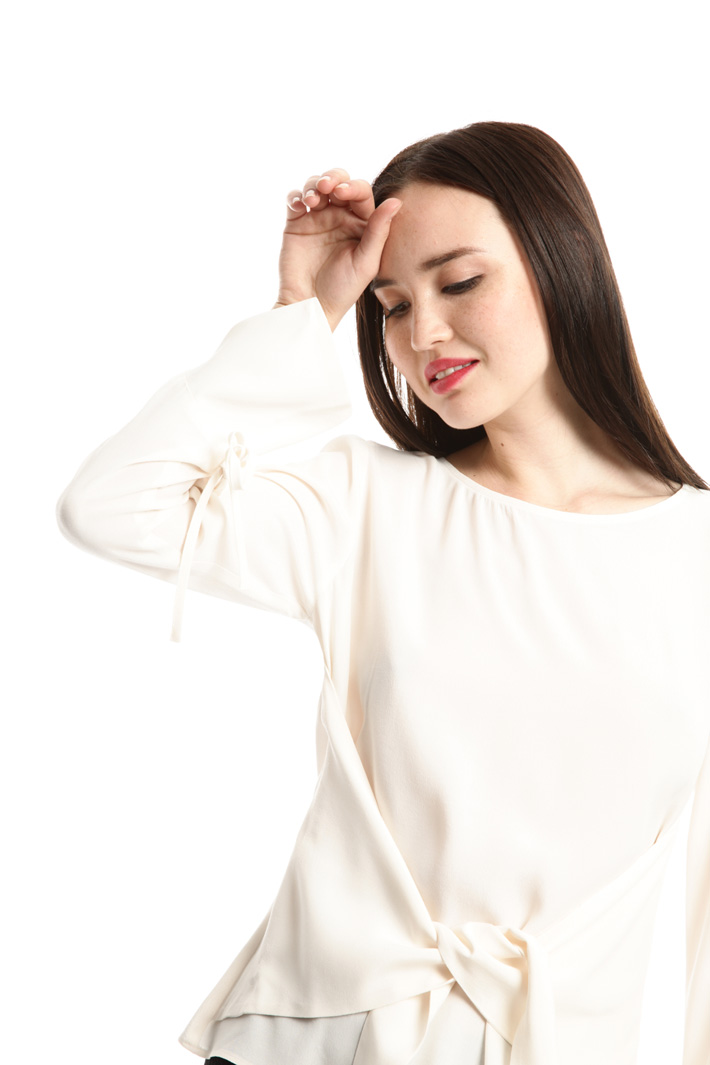 Blusa in marocain con nastri Fashion Market Blusa in marocain con nastri Fashion Market