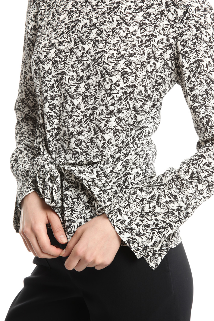 Blusa in marocain con nastri Fashion Market Blusa in marocain con nastri Fashion Market