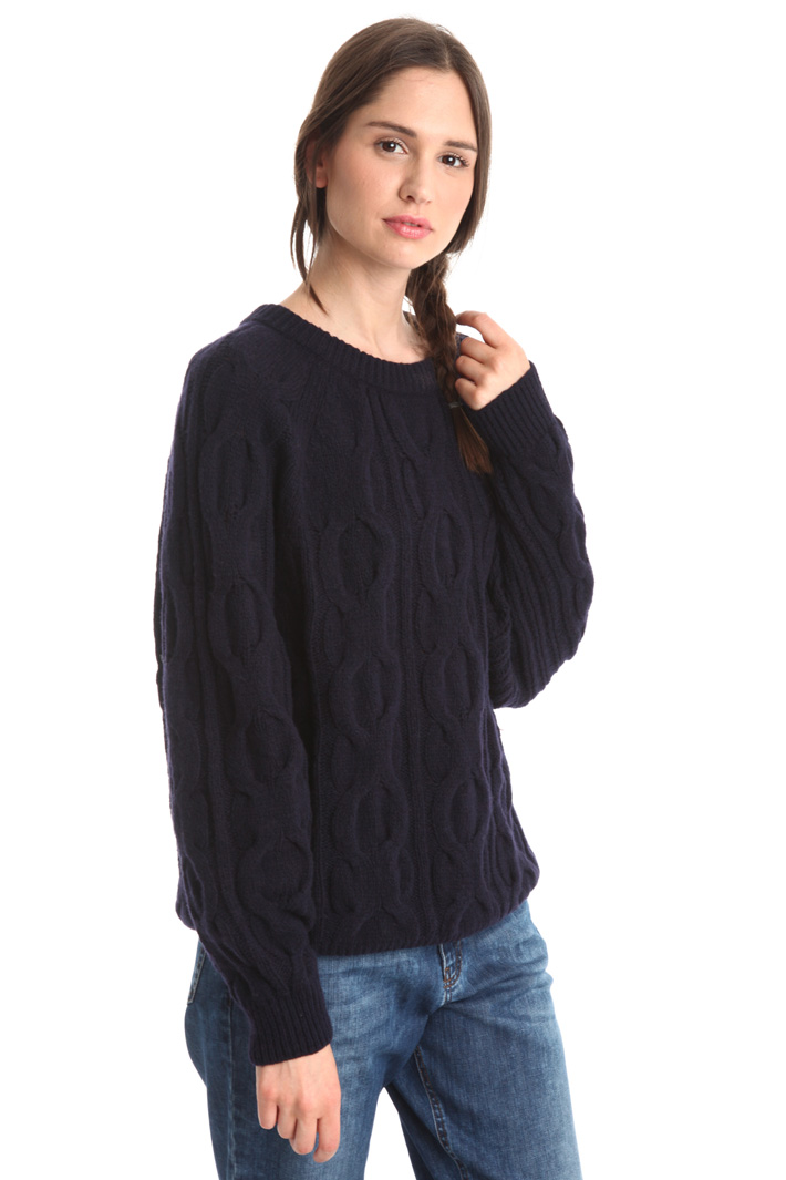 Maglia con lavorazione trecce Maglia con lavorazione trecce