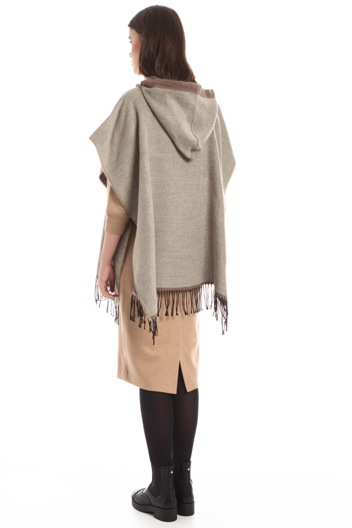 Poncho con cappuccio e frange Fashion Market Poncho con cappuccio e frange Fashion Market