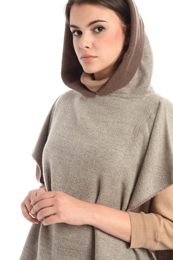 Poncho con cappuccio e frange Fashion Market Poncho con cappuccio e frange Fashion Market
