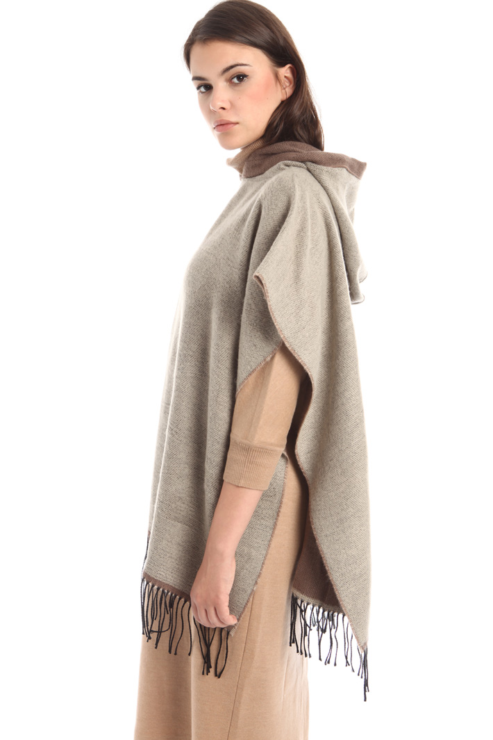 Poncho con cappuccio e frange Fashion Market Poncho con cappuccio e frange Fashion Market