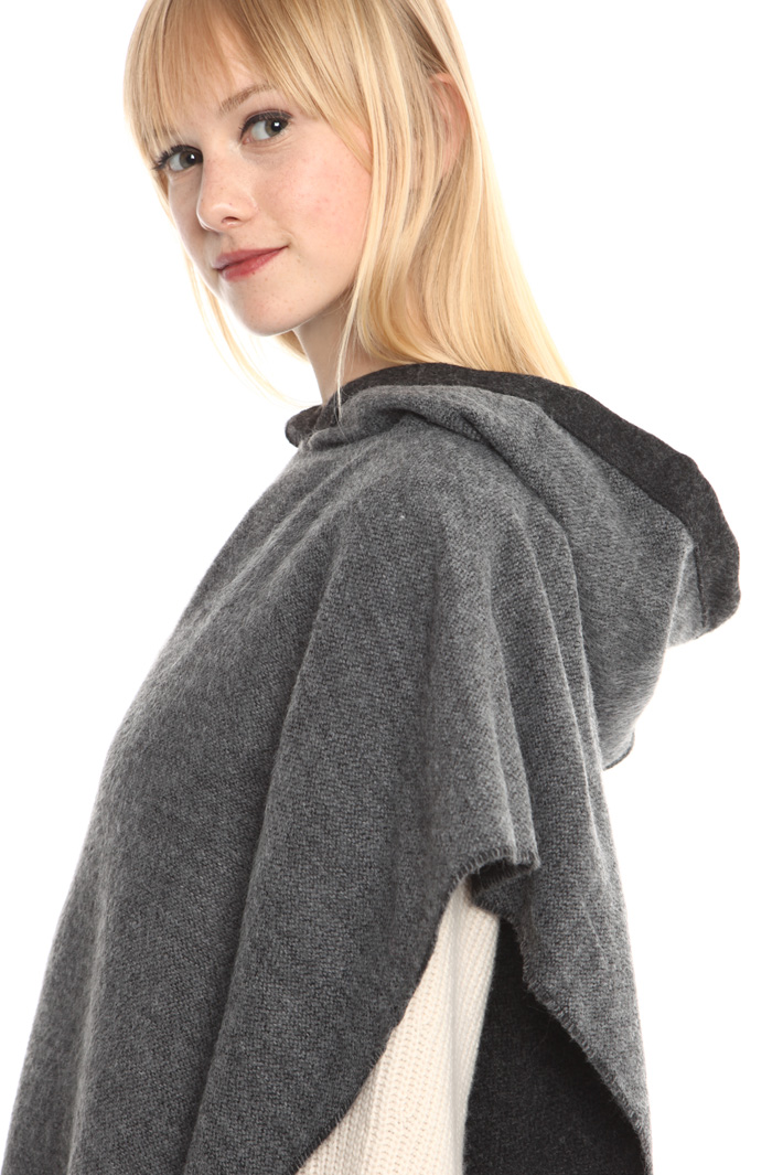 Poncho con cappuccio e frange Fashion Market Poncho con cappuccio e frange Fashion Market
