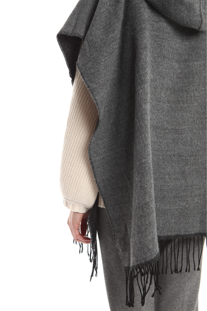 Poncho con cappuccio e frange Fashion Market Poncho con cappuccio e frange Fashion Market