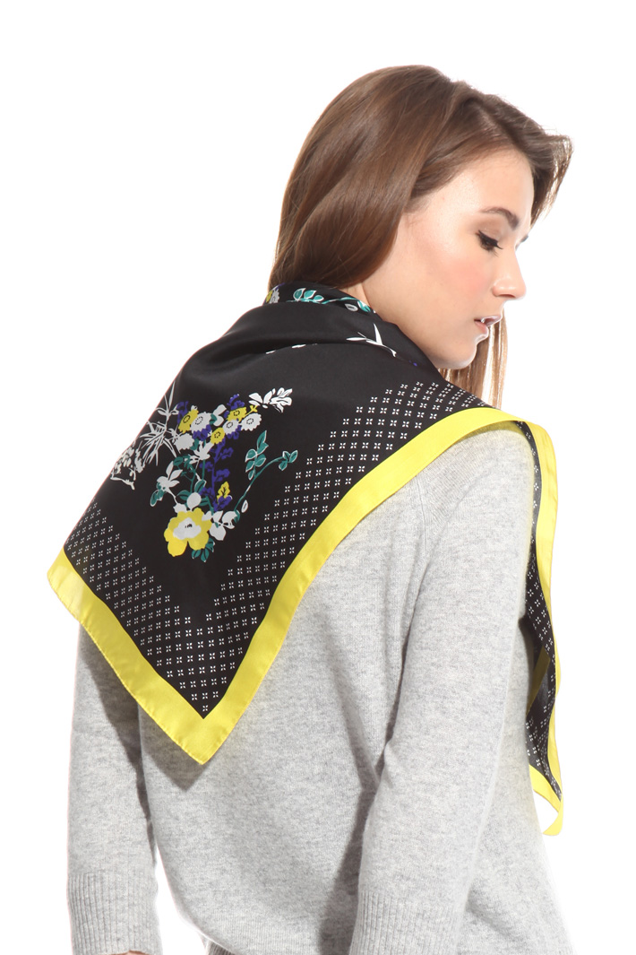 Foulard in seta Fashion Market Foulard in seta Fashion Market