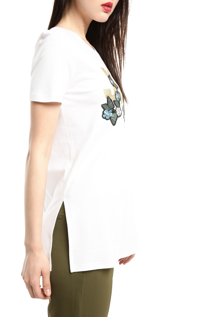 T-shirt con ricamo e stampa Fashion Market T-shirt con ricamo e stampa Fashion Market