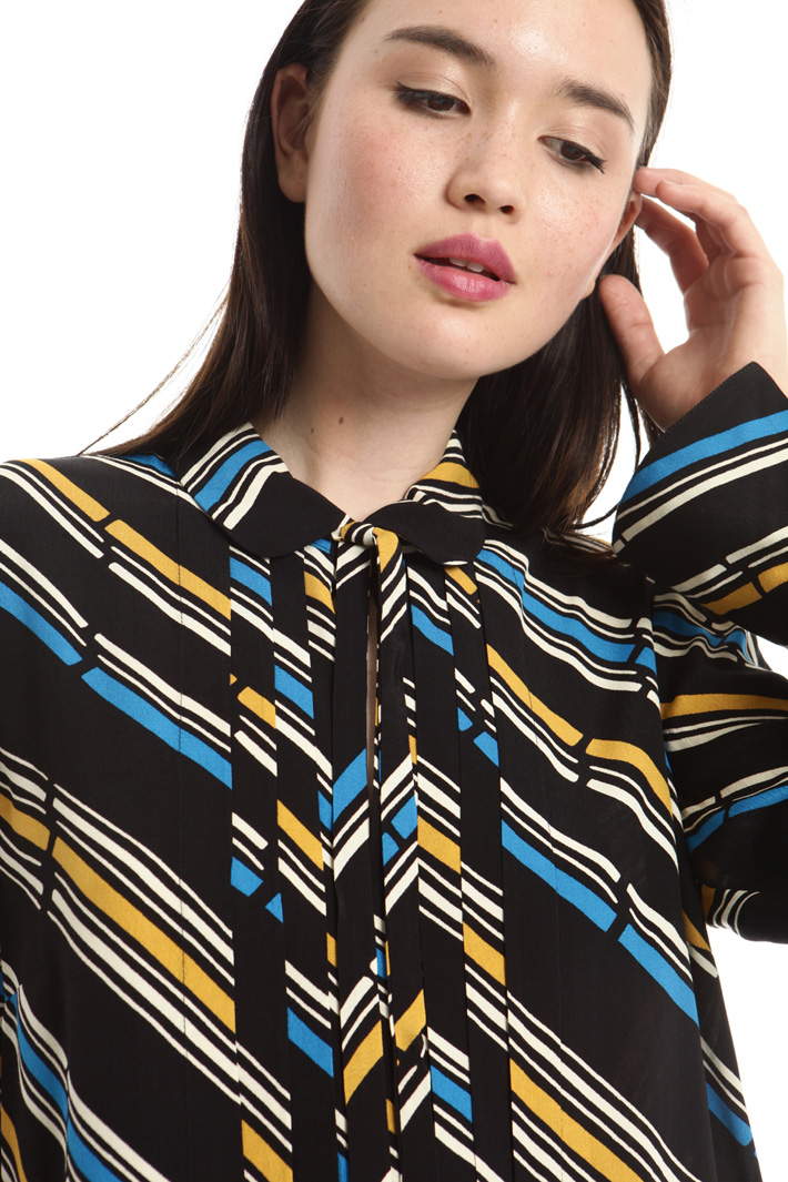 Blusa in crepe stampata Fashion Market Blusa in crepe stampata Fashion Market