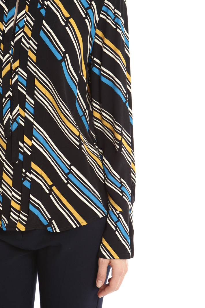 Blusa in crepe stampata Fashion Market Blusa in crepe stampata Fashion Market