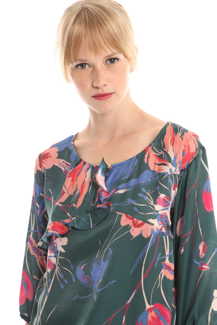 Blusa in raso stampato Fashion Market Blusa in raso stampato Fashion Market