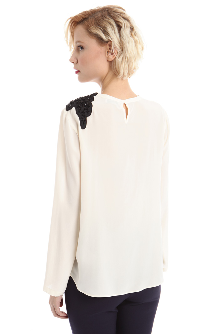 Blusa in seta con applicazione Fashion Market Blusa in seta con applicazione Fashion Market