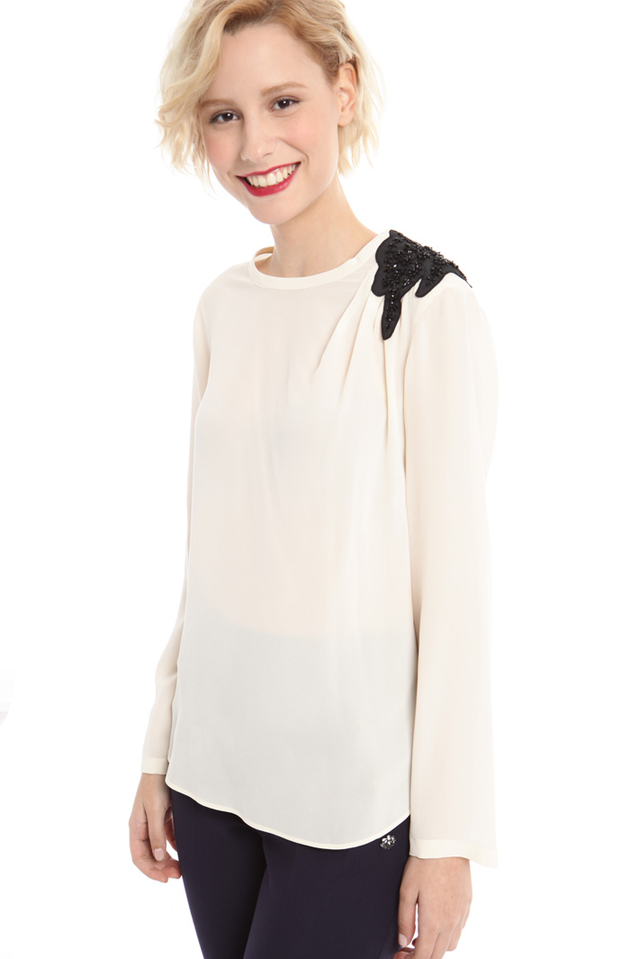 Blusa in seta con applicazione Fashion Market Blusa in seta con applicazione Fashion Market