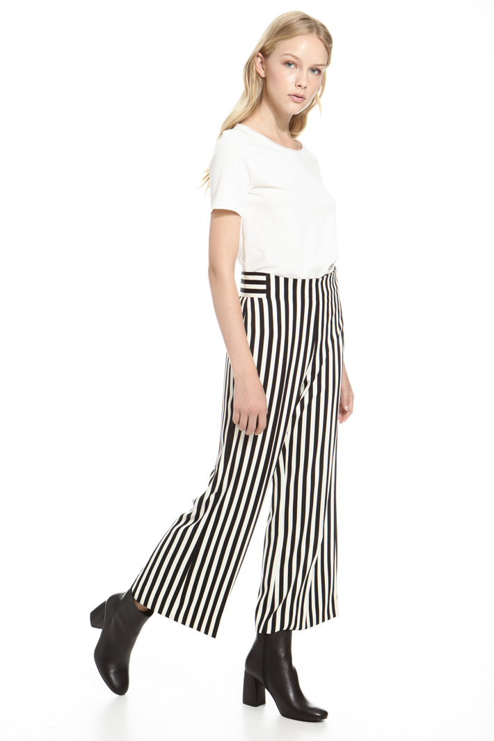 Pantalone cropped stampato Fashion Market Pantalone cropped stampato Fashion Market