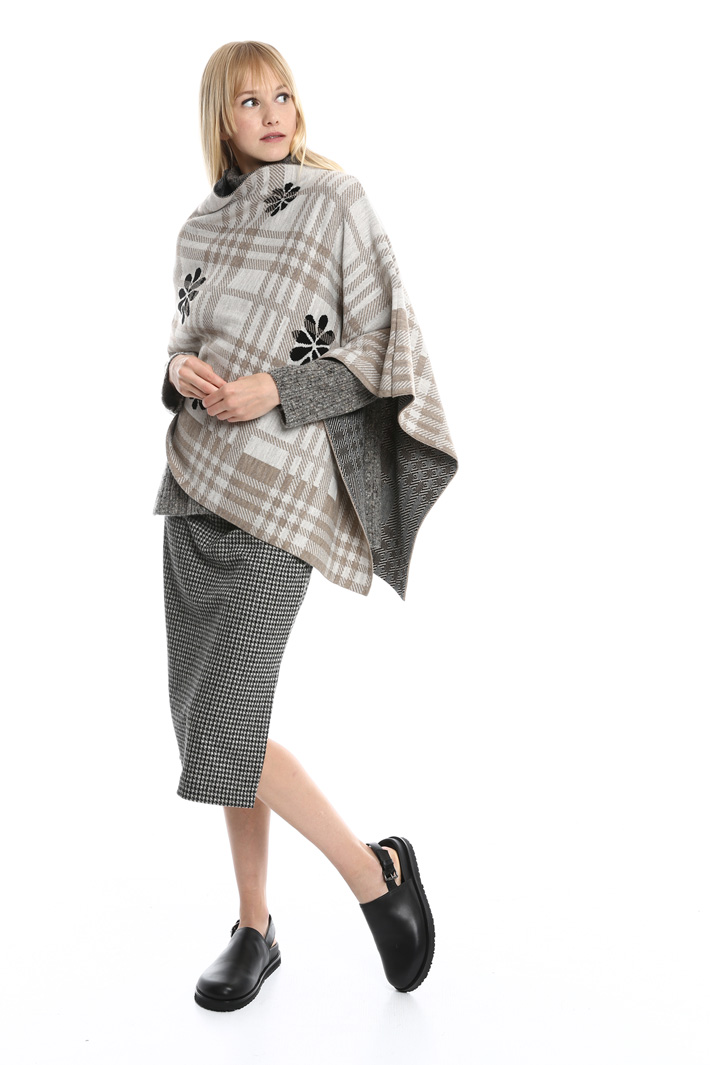 Poncho asimmetrico a fantasia Fashion Market Poncho asimmetrico a fantasia Fashion Market