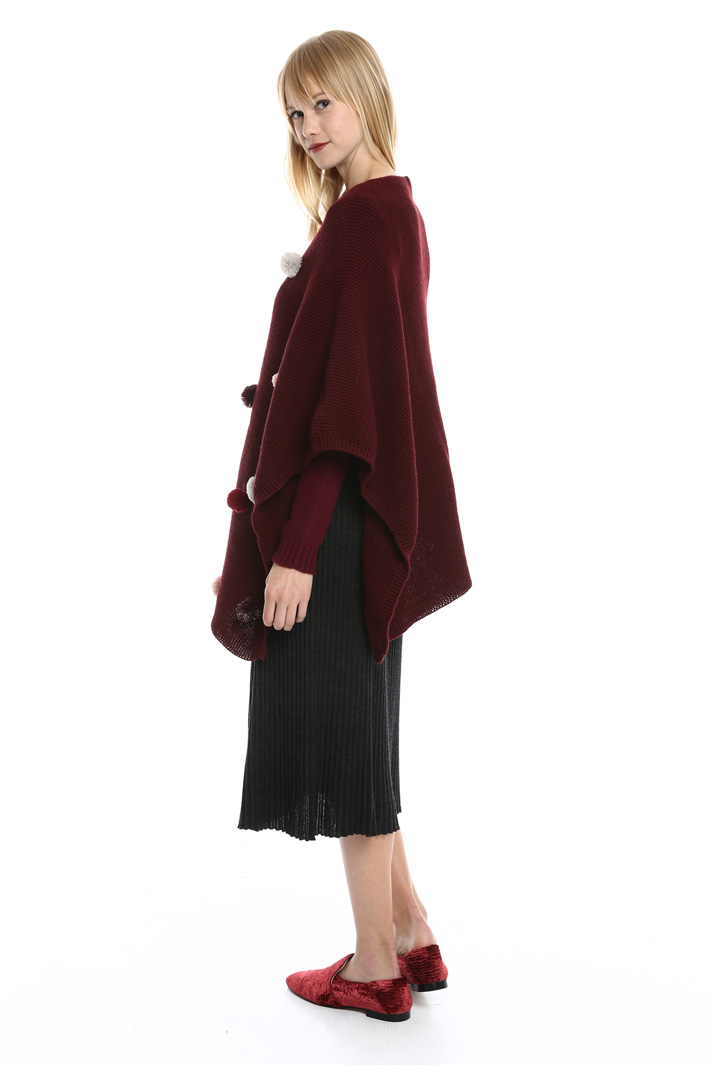 Poncho con pon pon Fashion Market Poncho con pon pon Fashion Market