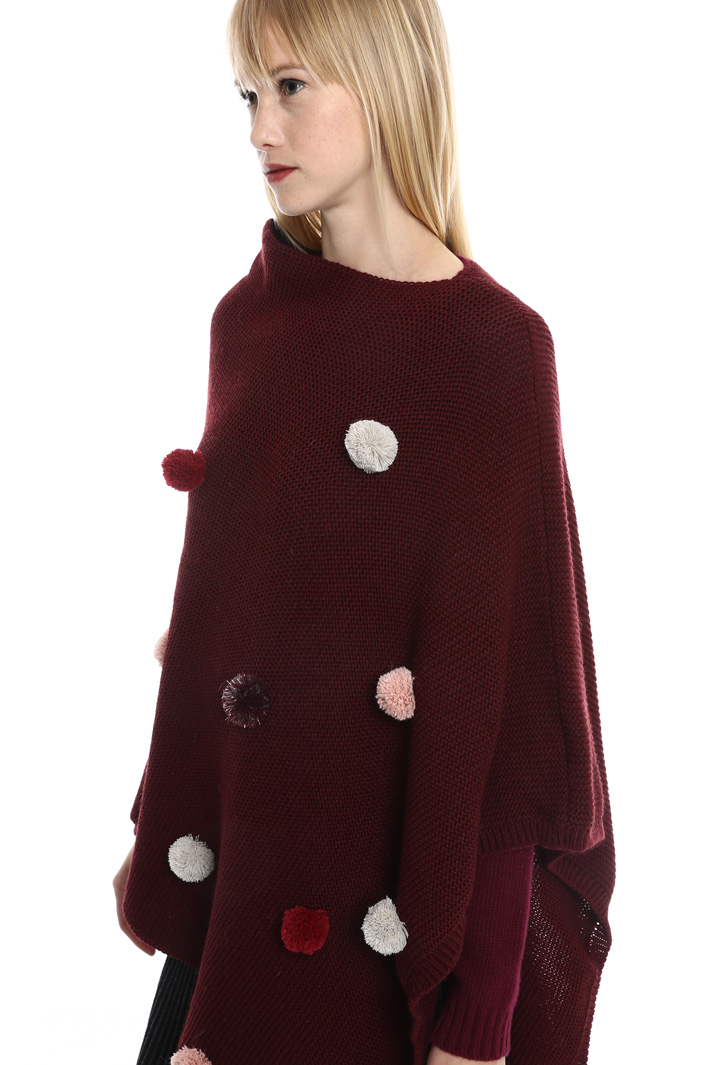 Poncho con pon pon Fashion Market Poncho con pon pon Fashion Market
