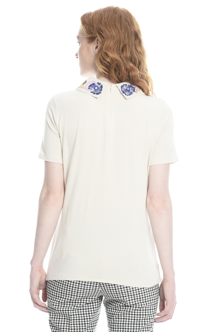 T-shirt con colletto ricamato Fashion Market T-shirt con colletto ricamato Fashion Market