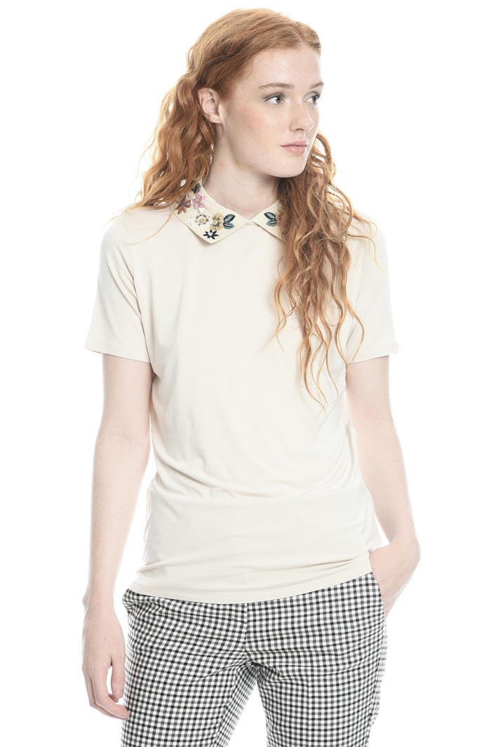 T-shirt con colletto ricamato Fashion Market T-shirt con colletto ricamato Fashion Market