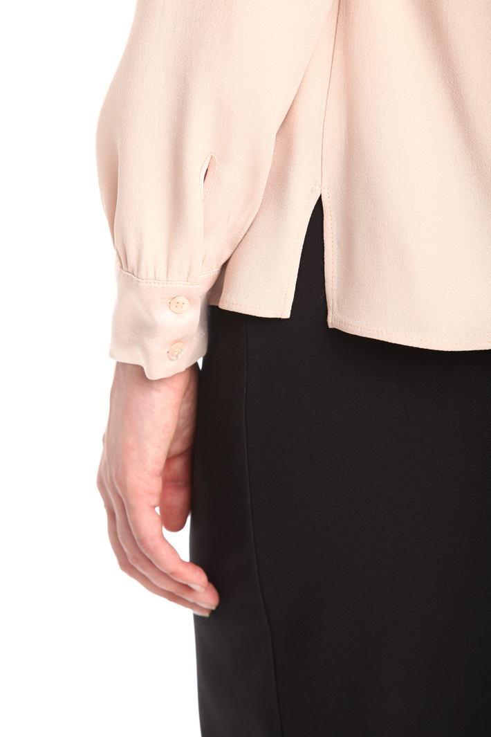 Blusa in crepe enver satin Fashion Market Blusa in crepe enver satin Fashion Market