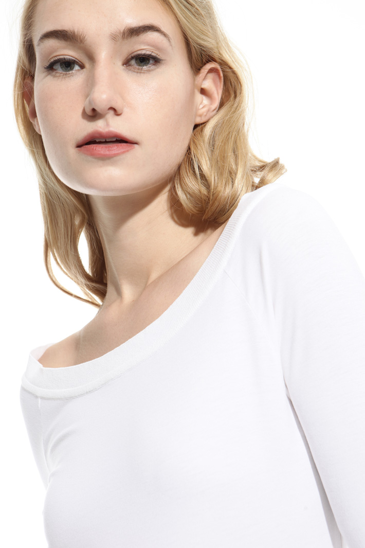 T-shirt con scollo barchetta Fashion Market T-shirt con scollo barchetta Fashion Market