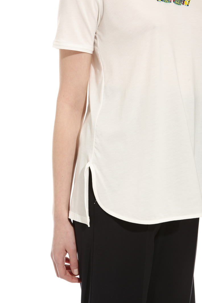 T-shirt con pietre ricamate Fashion Market T-shirt con pietre ricamate Fashion Market