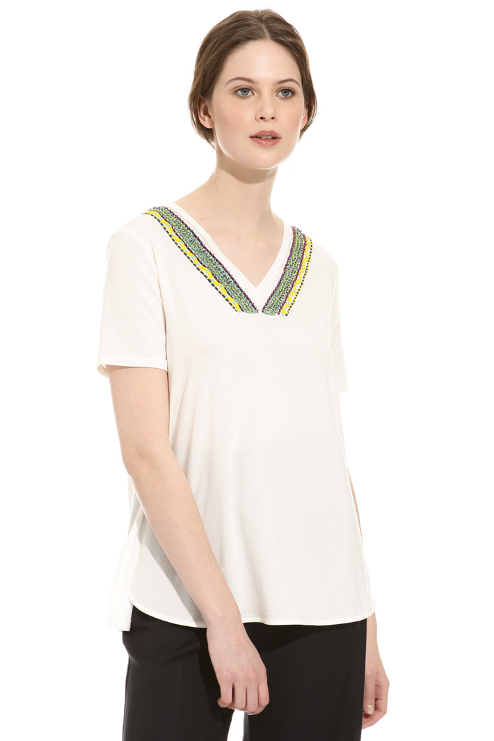 T-shirt con pietre ricamate Fashion Market T-shirt con pietre ricamate Fashion Market