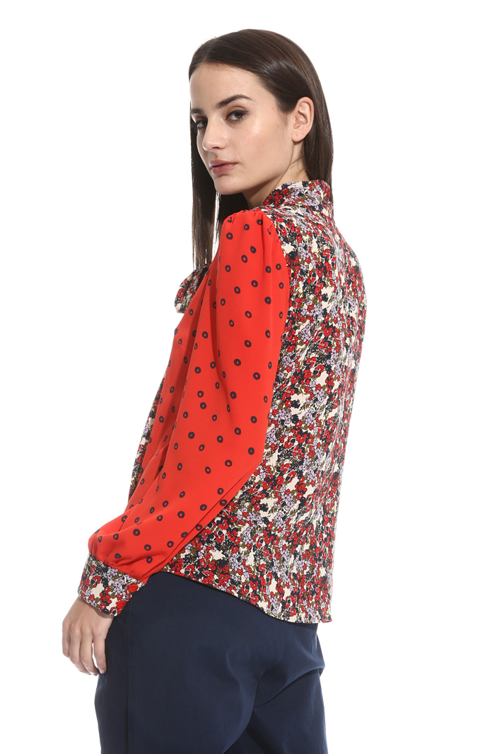 Blusa in crepe stampata Fashion Market Blusa in crepe stampata Fashion Market
