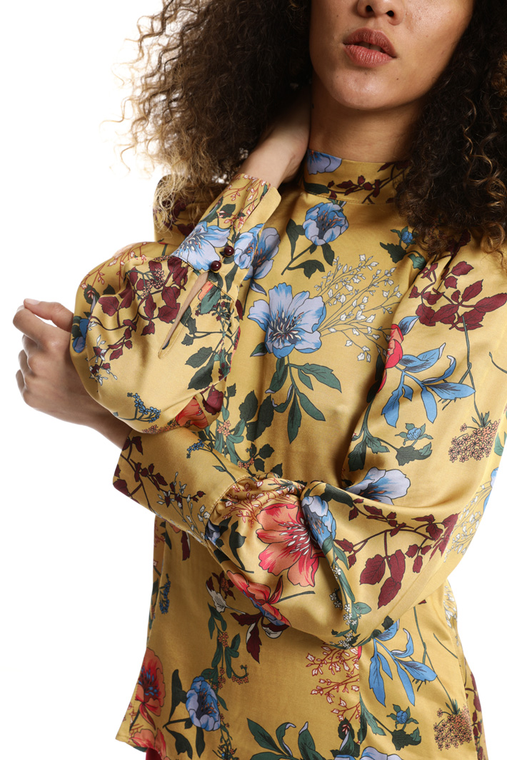 Blusa con maniche a sbuffo Fashion Market Blusa con maniche a sbuffo Fashion Market