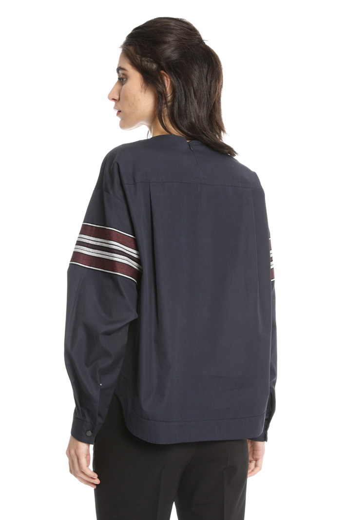 Blusa con ricamo a contrasto Fashion Market Blusa con ricamo a contrasto Fashion Market
