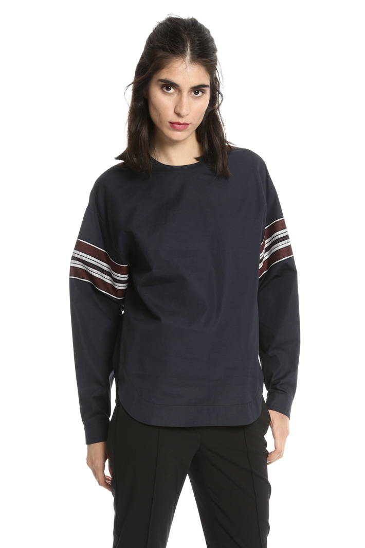 Blusa con ricamo a contrasto Fashion Market Blusa con ricamo a contrasto Fashion Market