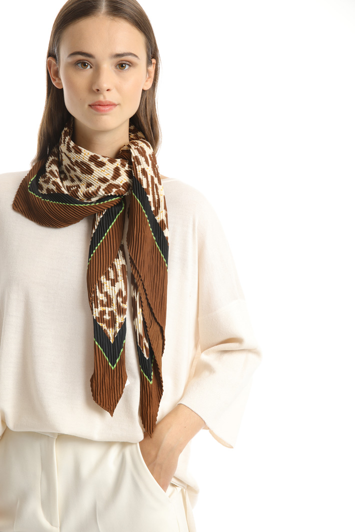 Foulard in fluido plissè Fashion Market Foulard in fluido plissè Fashion Market