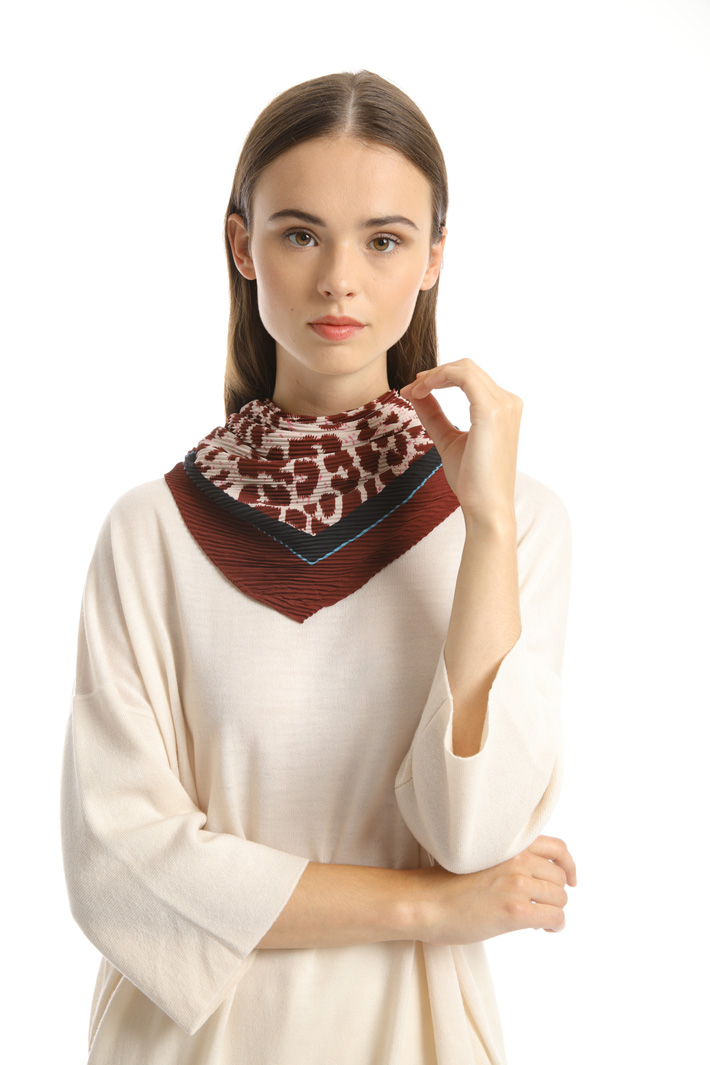 Foulard in fluido plissè Fashion Market Foulard in fluido plissè Fashion Market