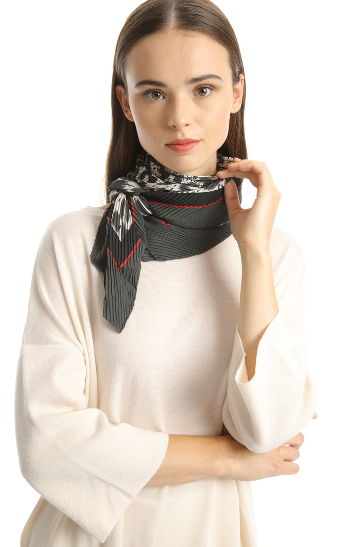 Foulard in fluido plissè Fashion Market Foulard in fluido plissè Fashion Market