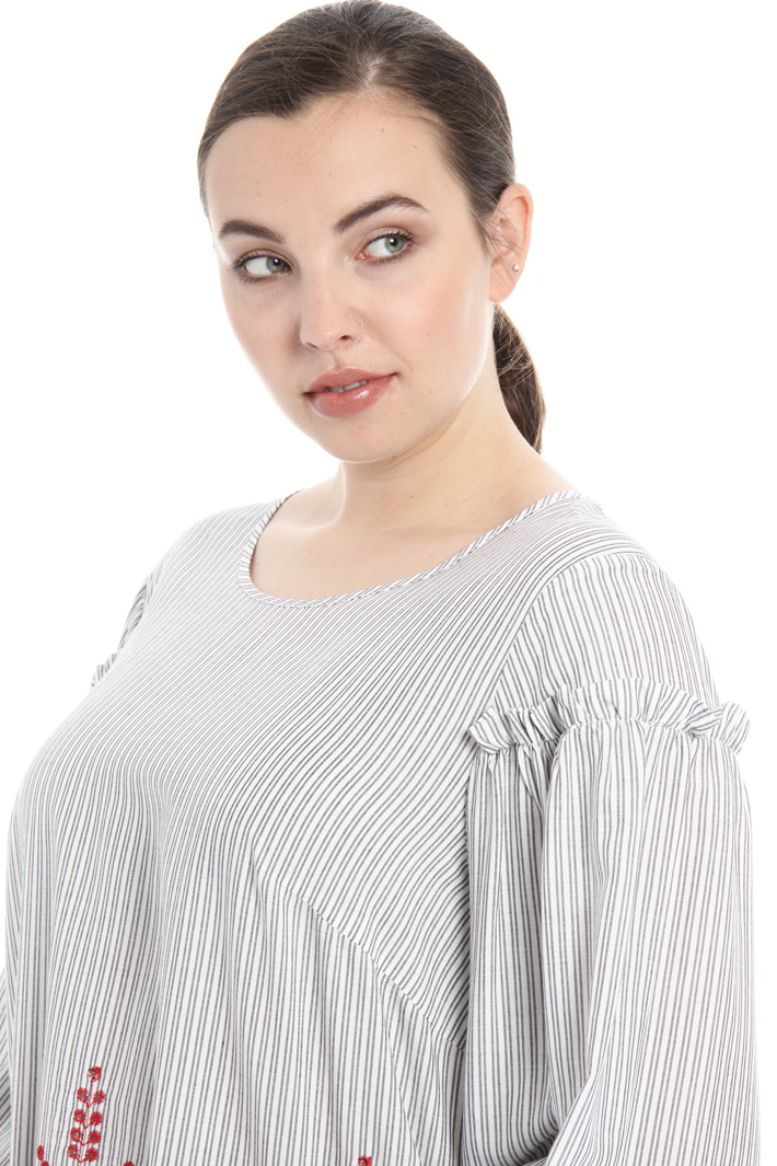 Blusa con fondo smerlato Fashion Market Blusa con fondo smerlato Fashion Market