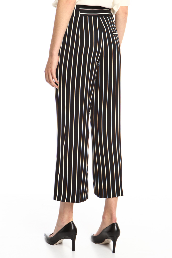 Pantaloni cropped in raso Fashion Market Pantaloni cropped in raso Fashion Market
