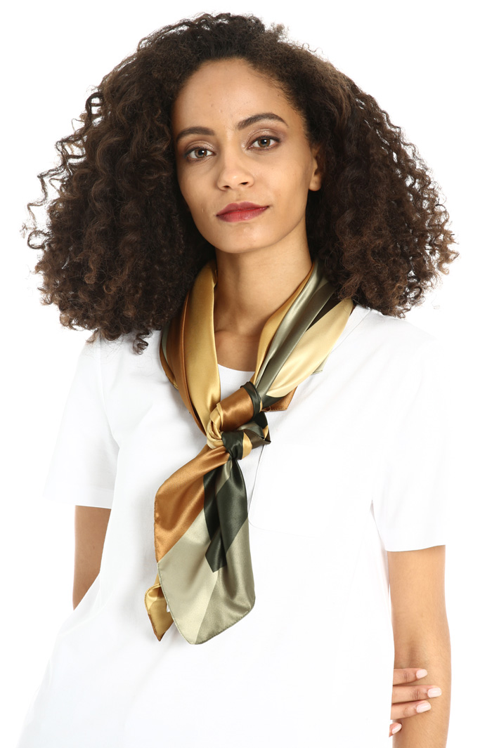 Foulard stampa geometrica Fashion Market Foulard stampa geometrica Fashion Market