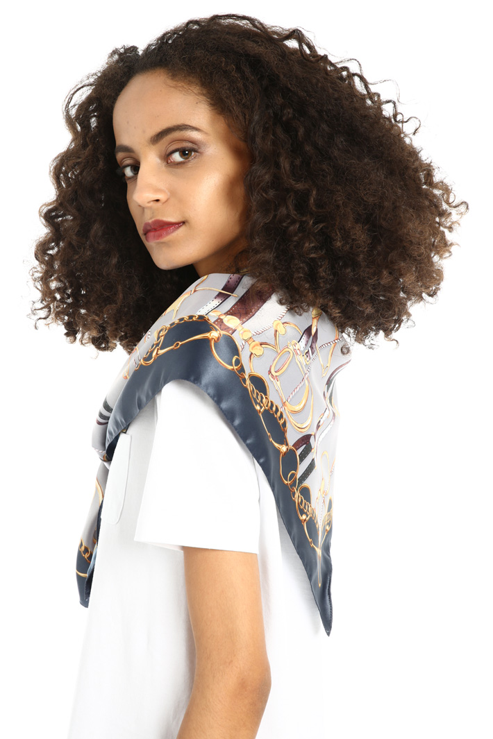 Foulard stampato a catene Fashion Market Foulard stampato a catene Fashion Market