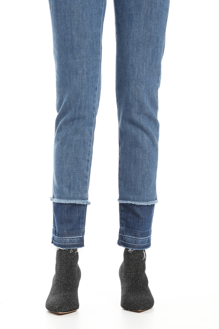 Jeans con dettagli sfrangiati Fashion Market Jeans con dettagli sfrangiati Fashion Market