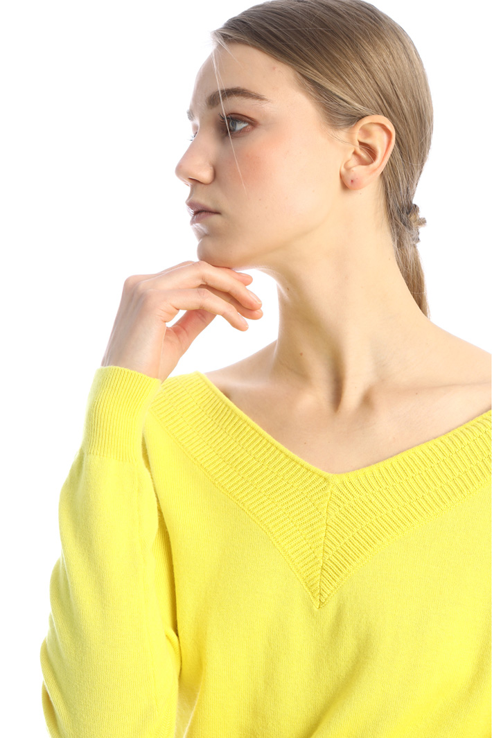 Maglia con scollo a V a coste Fashion Market