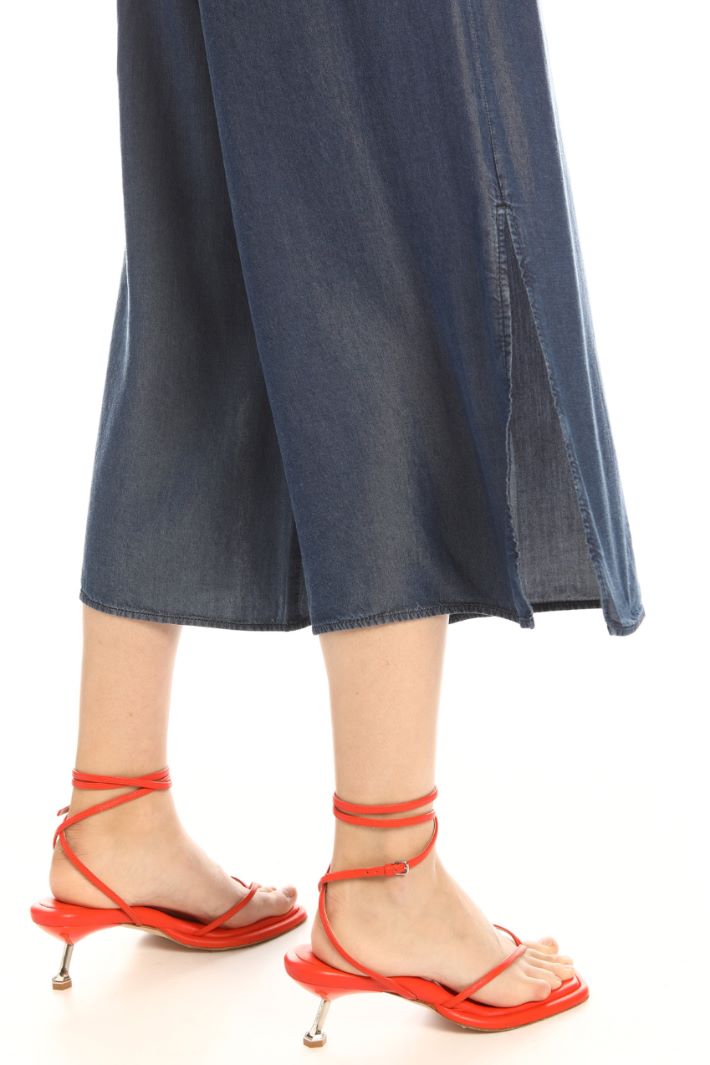 Jeans in denim con spacchi Fashion Market Jeans in denim con spacchi Fashion Market