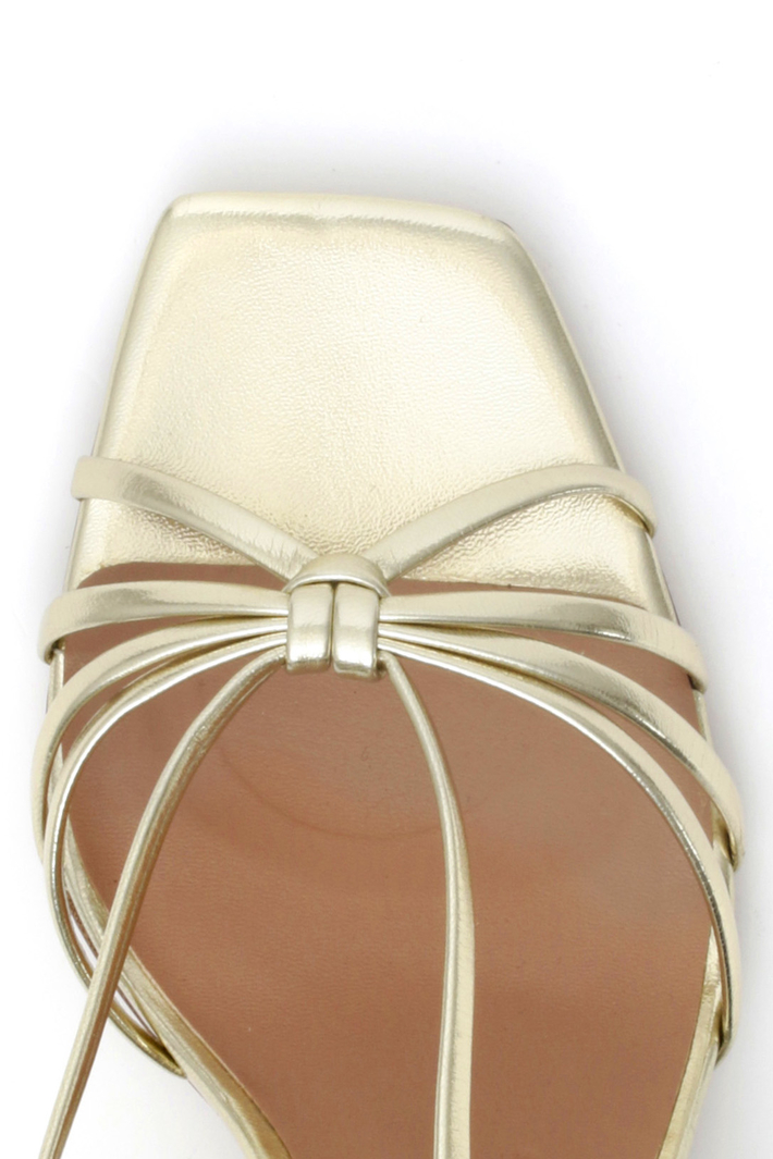 Sandali laminati con nodo Fashion Market