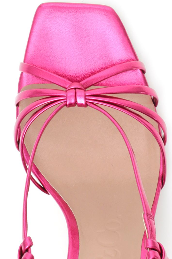 Sandali laminati con nodo Fashion Market