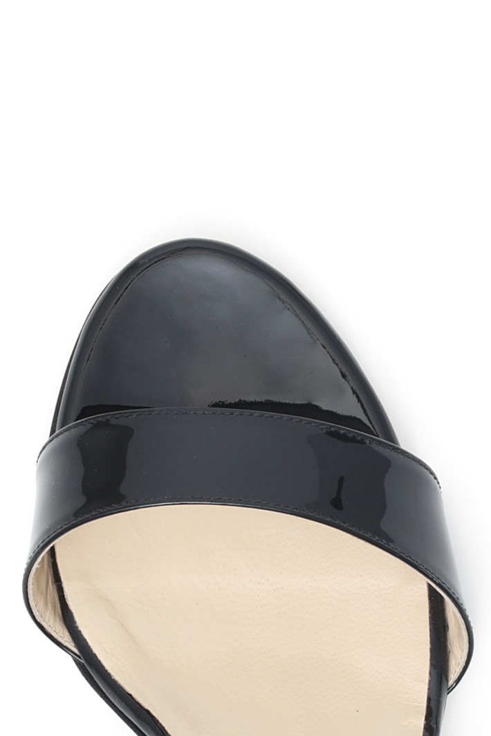 Sandali in pelle verniciata Fashion Market