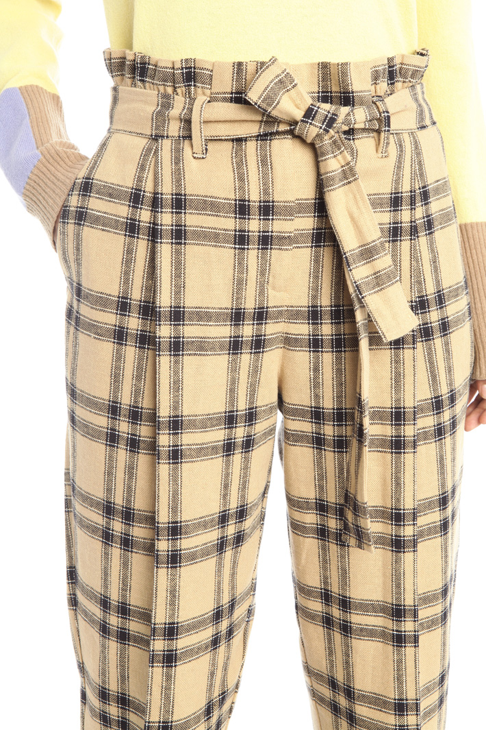 Pantaloni carrot in tela Fashion Market