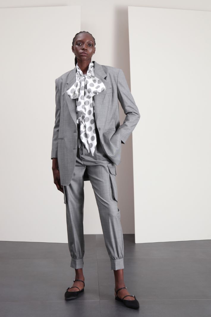 Blusa con ampio foulard Fashion Market Blusa con ampio foulard Fashion Market