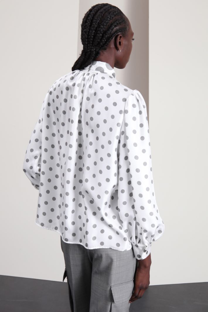 Blusa con ampio foulard Fashion Market Blusa con ampio foulard Fashion Market