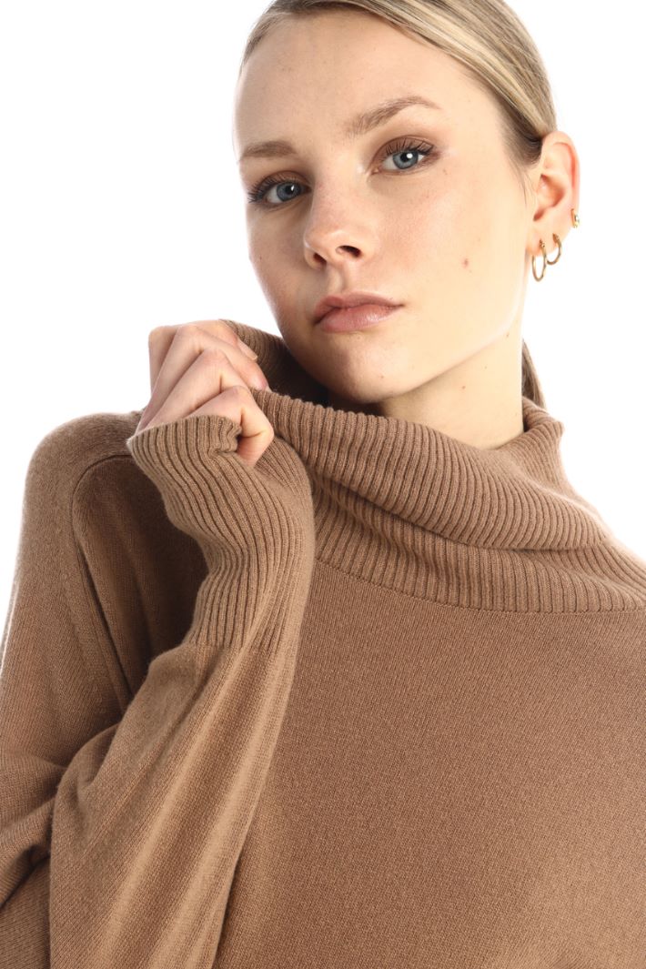 Abito con collo a cratere Fashion Market Abito con collo a cratere Fashion Market